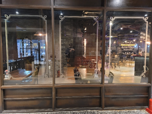 감성타코 합정점 통로에서 본 내부 모습