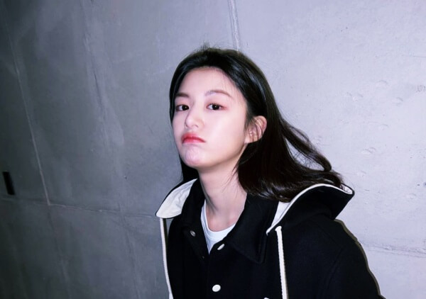 검은-후드티-고윤정