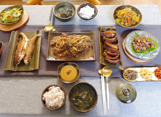 한국의 떡 종류 솔방울떡-생일상