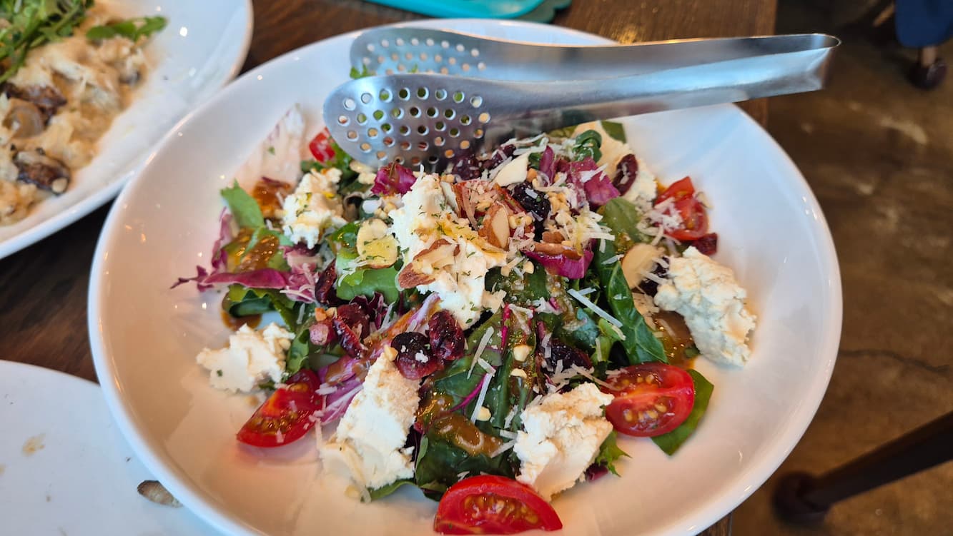 꽃피는 화덕 피자 가게 사진 리코타 셀러드 사진