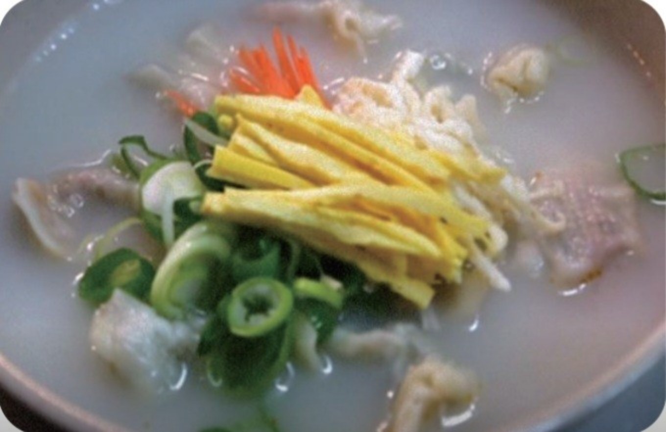 한우사골떡만두국 진한 사골 육수의 깊은 맛