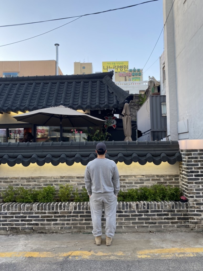 데일리룩(오뭘입)칼하트모자볼캡 블랙, 비스폰지맨투맨 멜란지그레이, 제멋조거팬츠 멜란지그레이, 아디다스 사막화, 남자코디 , 남자데일리룩, 남자데일리코디, ootd