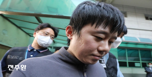 전주환 
