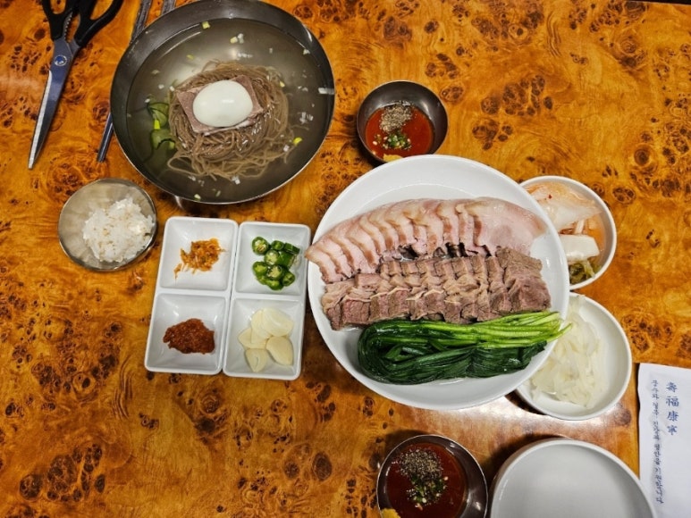 평양냉면과 수육 함께 먹는 조합