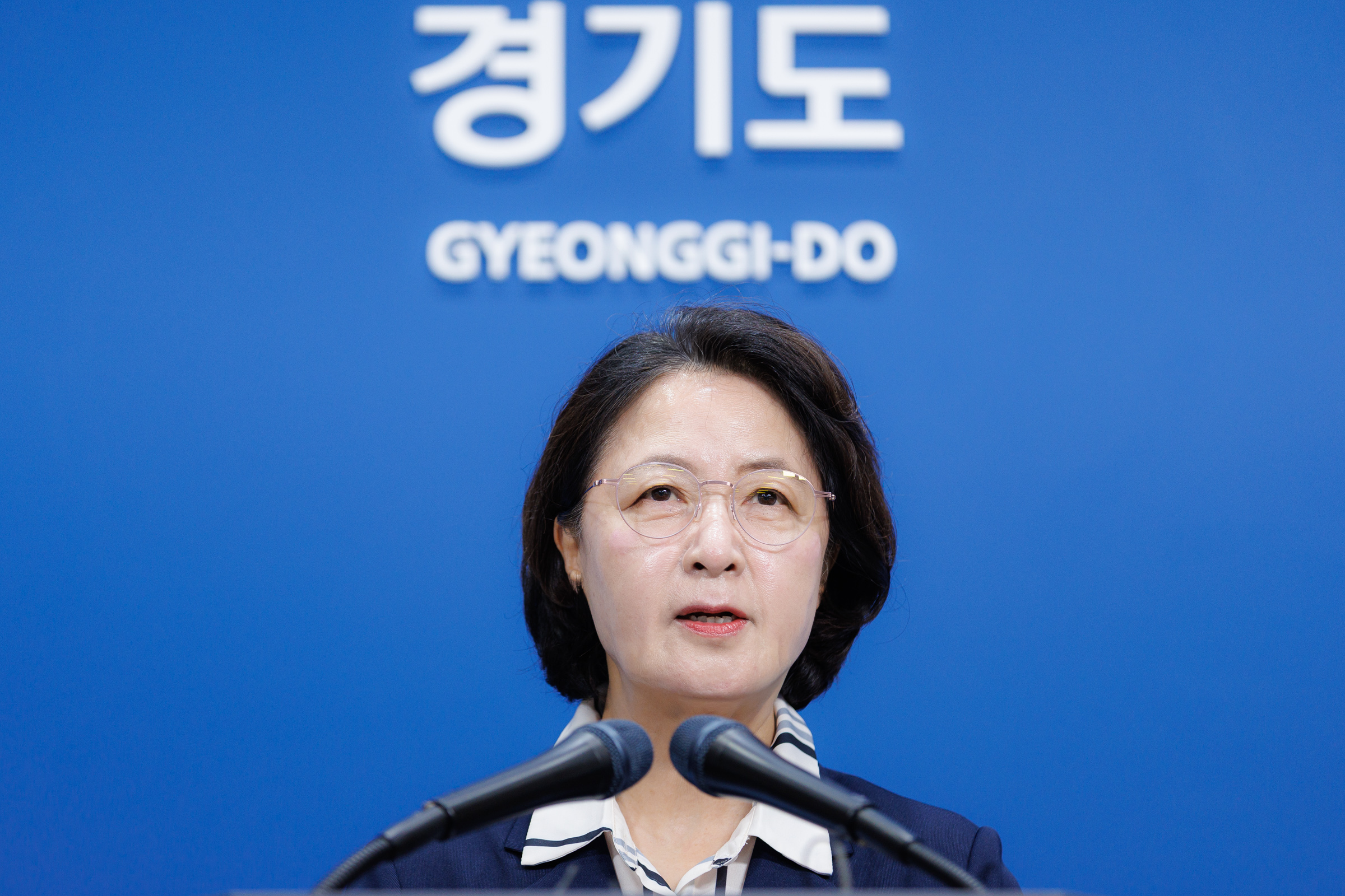 재정 비상 상황을 설명하는 추미애 경기도지사