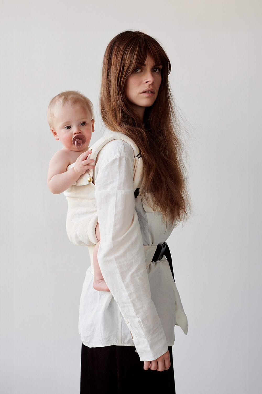 이승기 아기 띠 - 뒤로 맨 모습