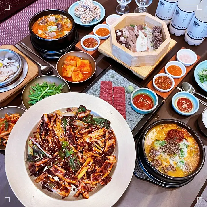 줄서는식당 송파구 잠실 방이동 순대국 맛집 엄현경 유재석 단골 4가지맛 모듬 순대 수육 오징어 숯불구이 육회 권율 추천 50회 소개