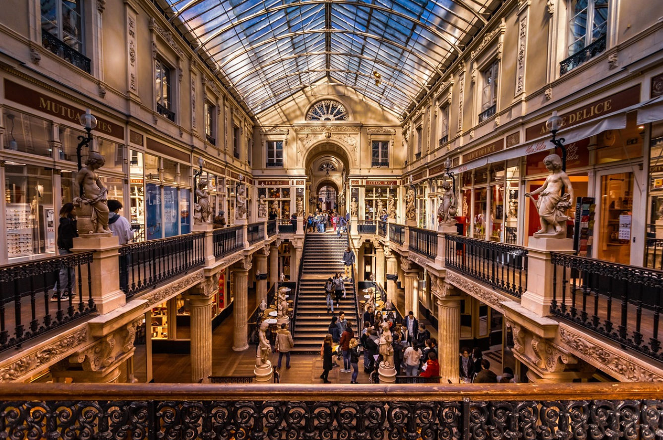 명품 쇼핑을 위한 해외여행 관련 사진