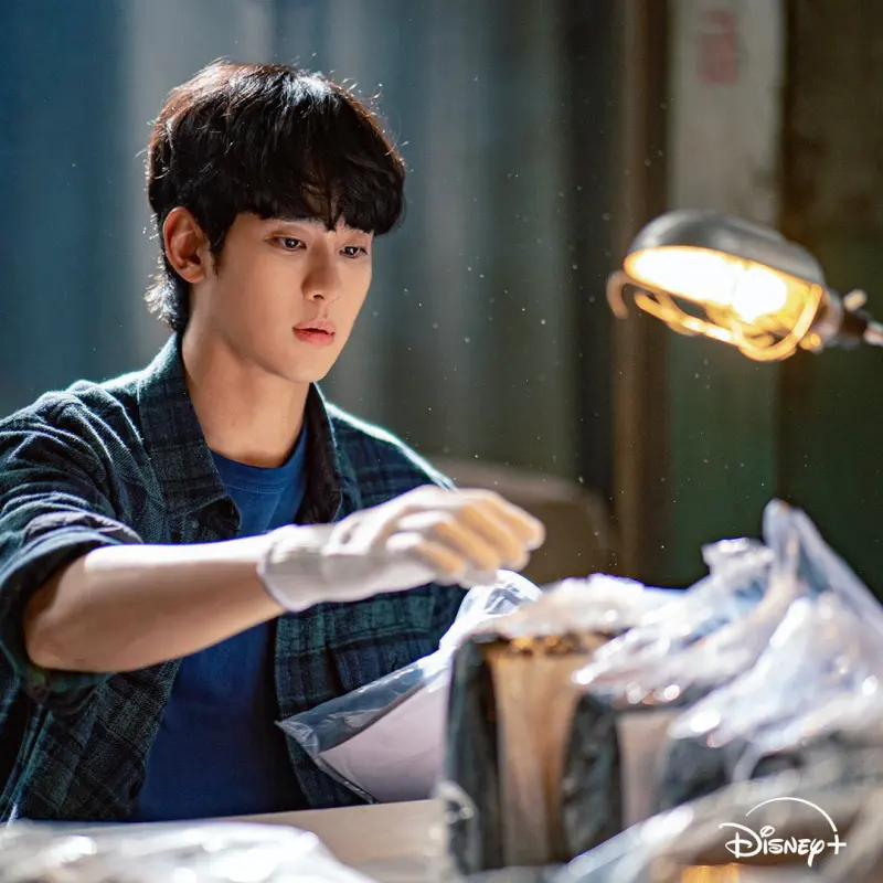 김수현이 등장하는 디즈니+ 넉오프 드라마