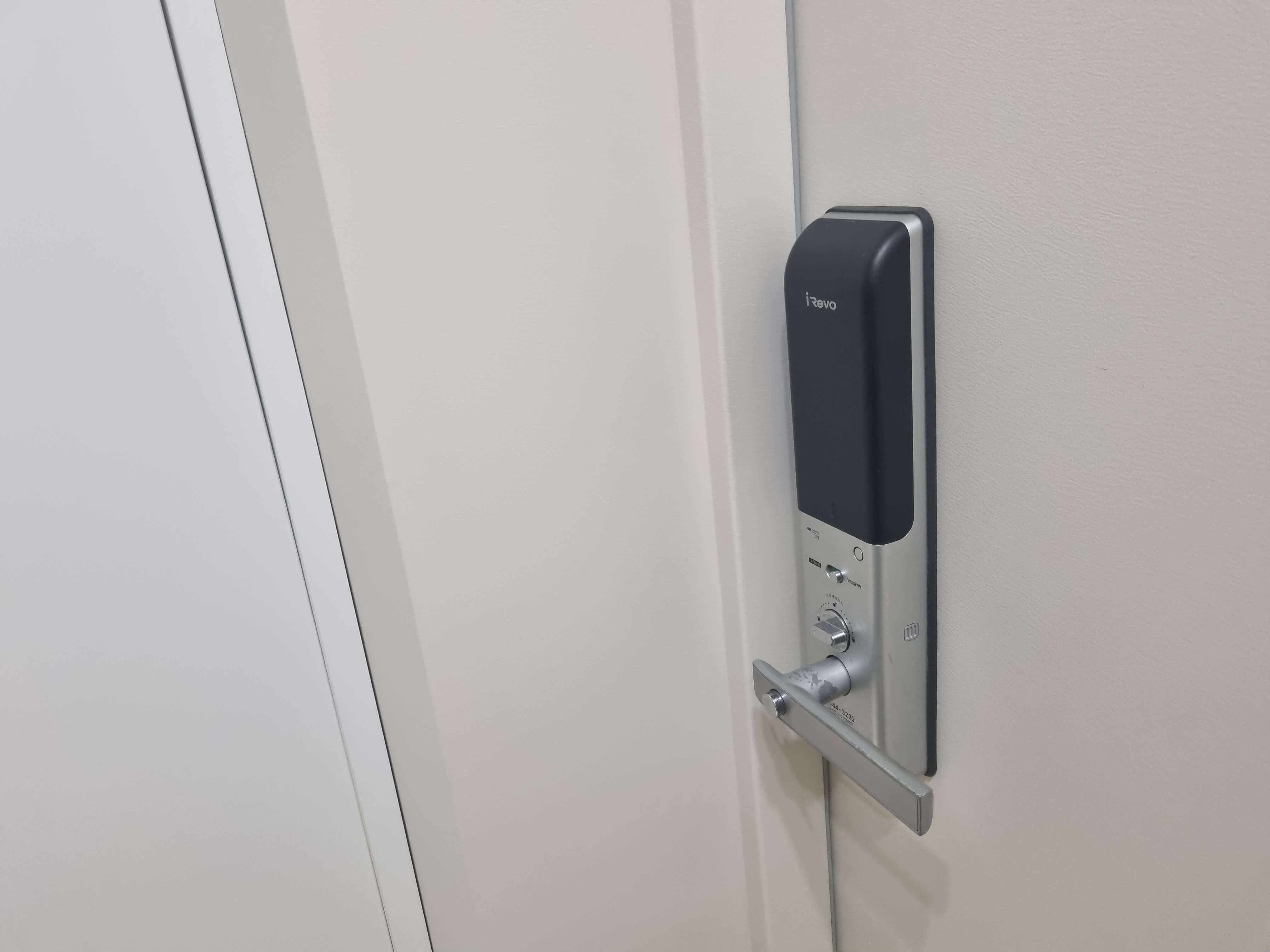 현관문 잠금장치