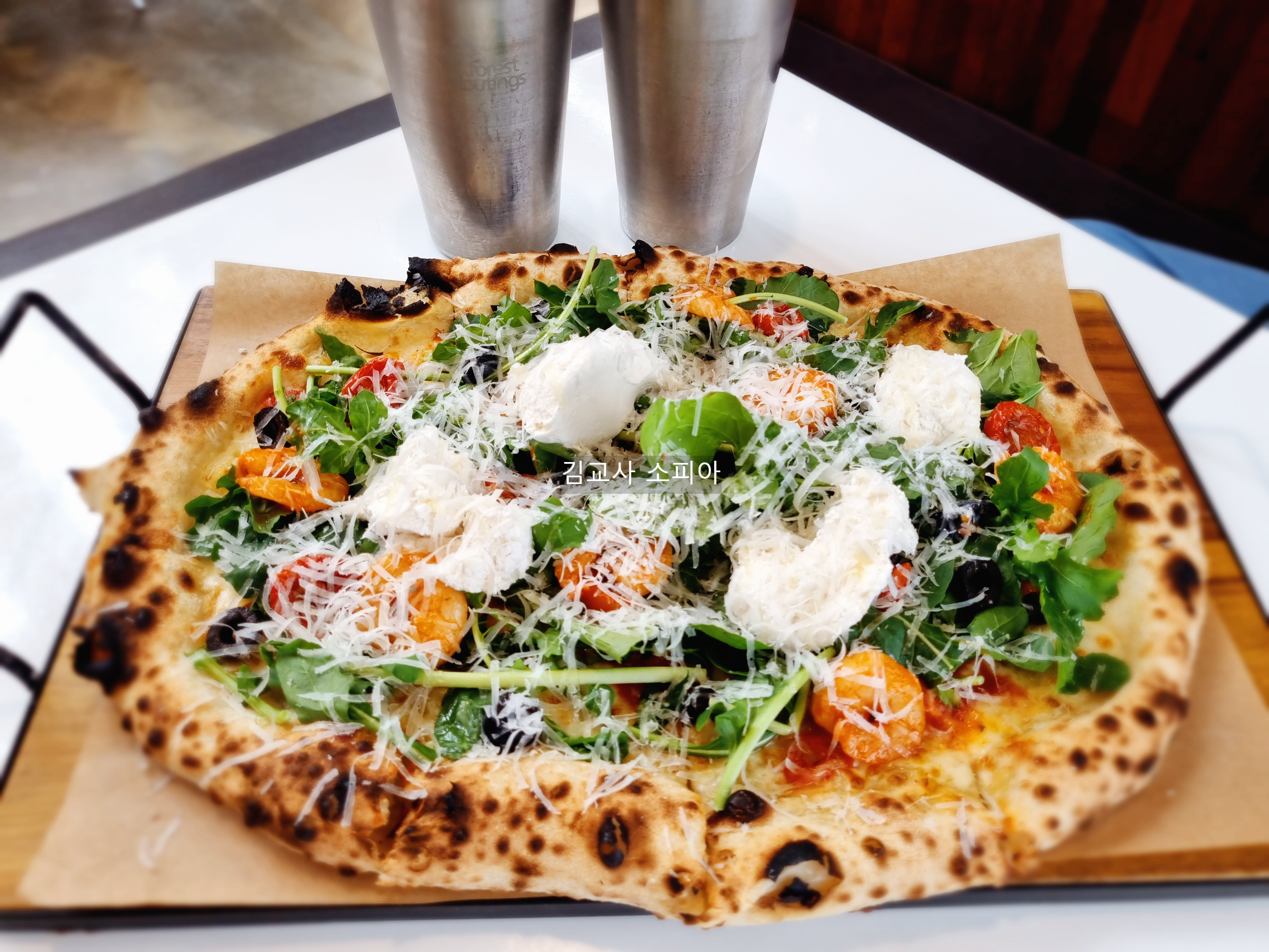 바다 테마 인테리어가 인상적인 일산포레스트아웃팅스｜씨푸드피자 &amp; 루꼴라피자 먹방