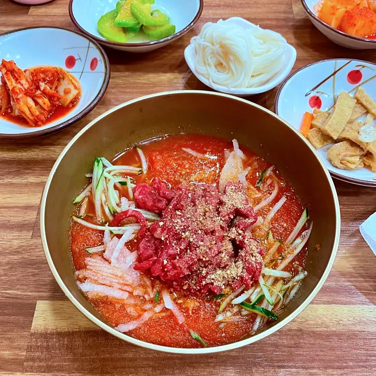토요일은 밥이좋아 토밥 국내산 4대째 90년 전통 한우 육회 물회, 경주식 한우물회, 비빔밥, 석쇠 불고기 경주 보문단지 동궁원 맛집 추천 토밥즈 방송정보