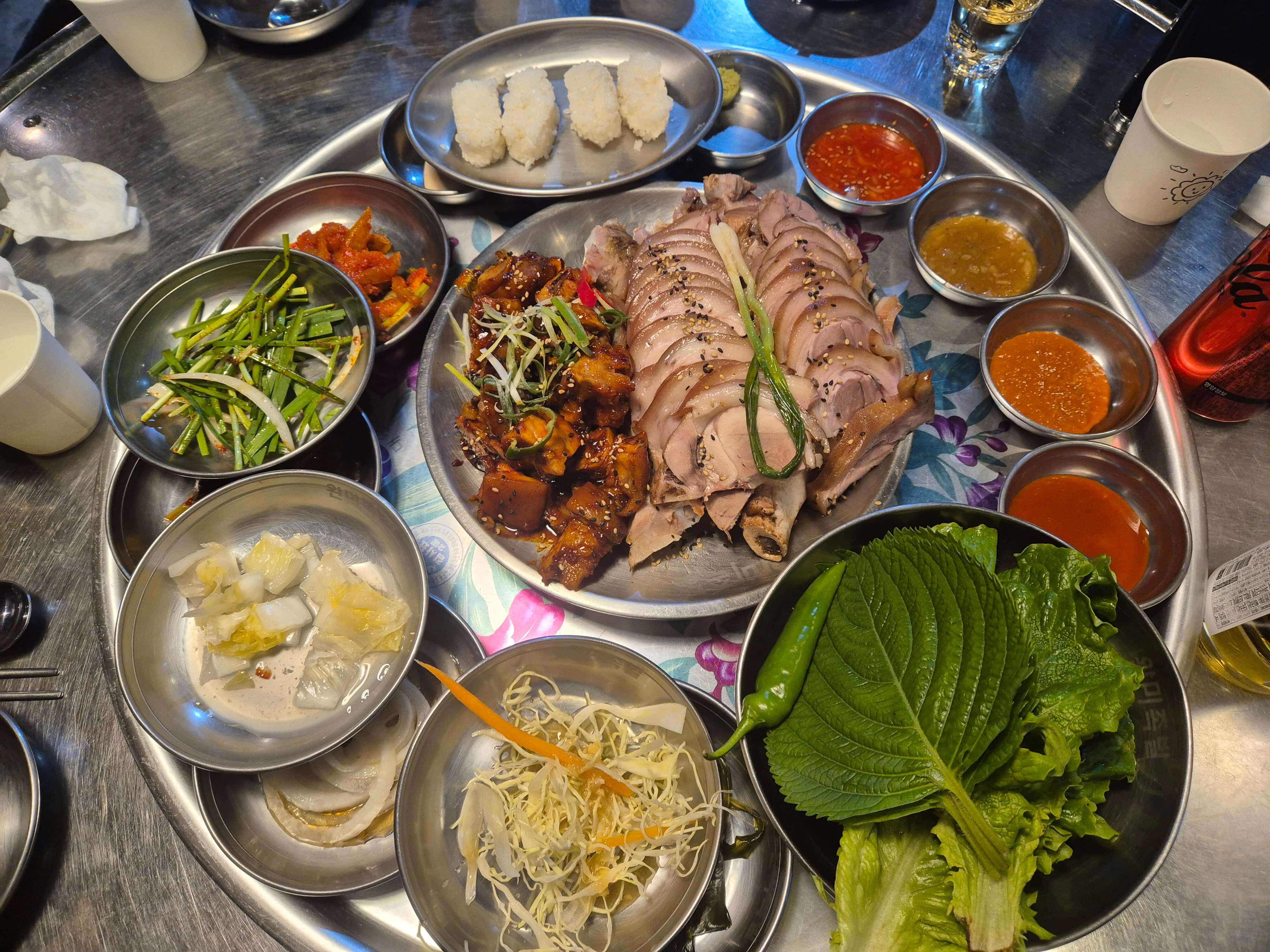 상다리 부러지는 반반 한상 족발