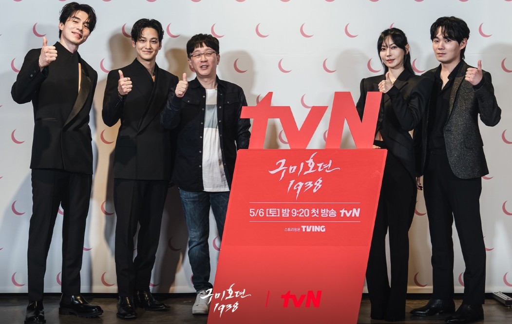 배우들과-감독의-시사회-사진