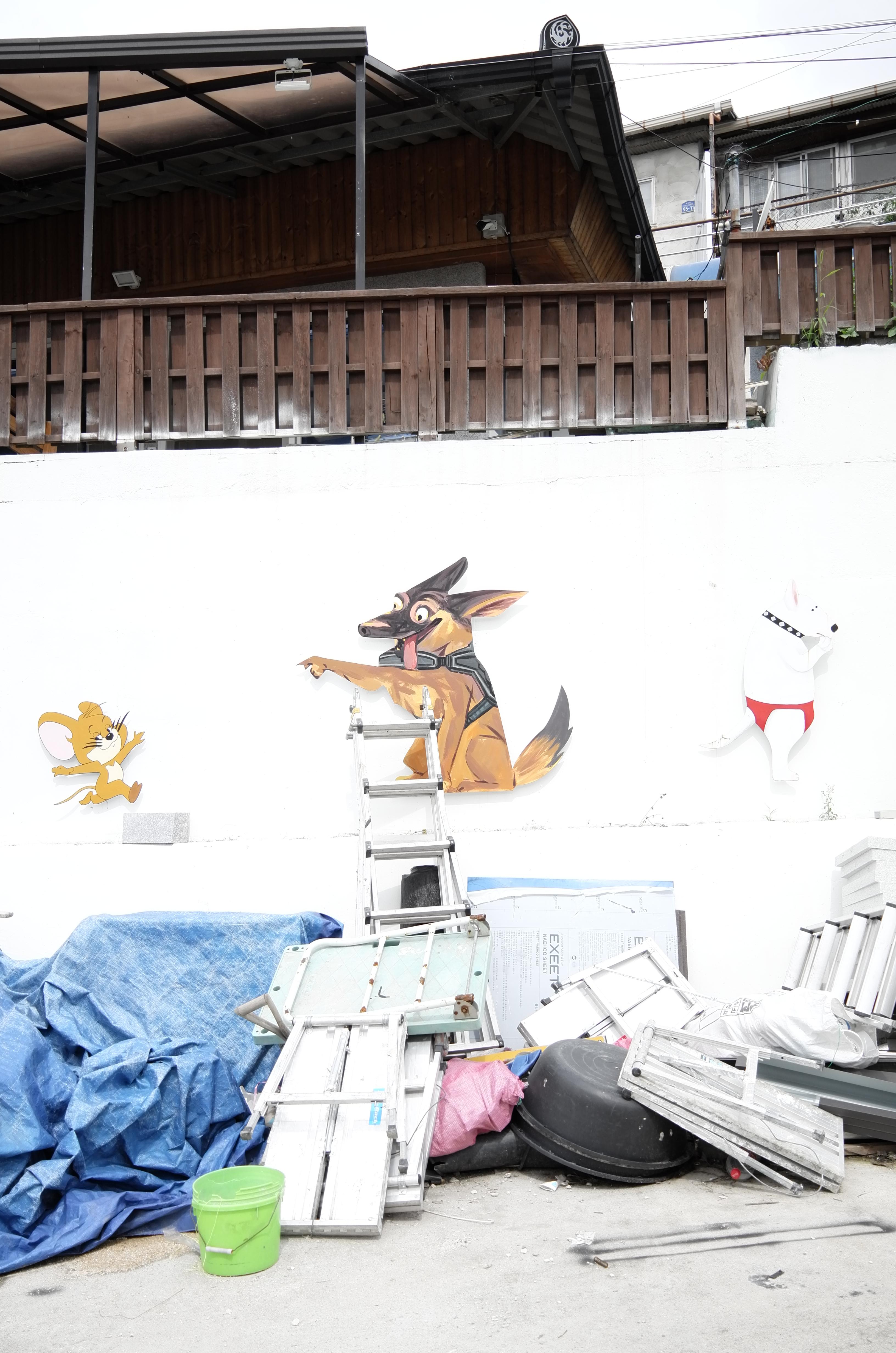 벽화와 공사 자재