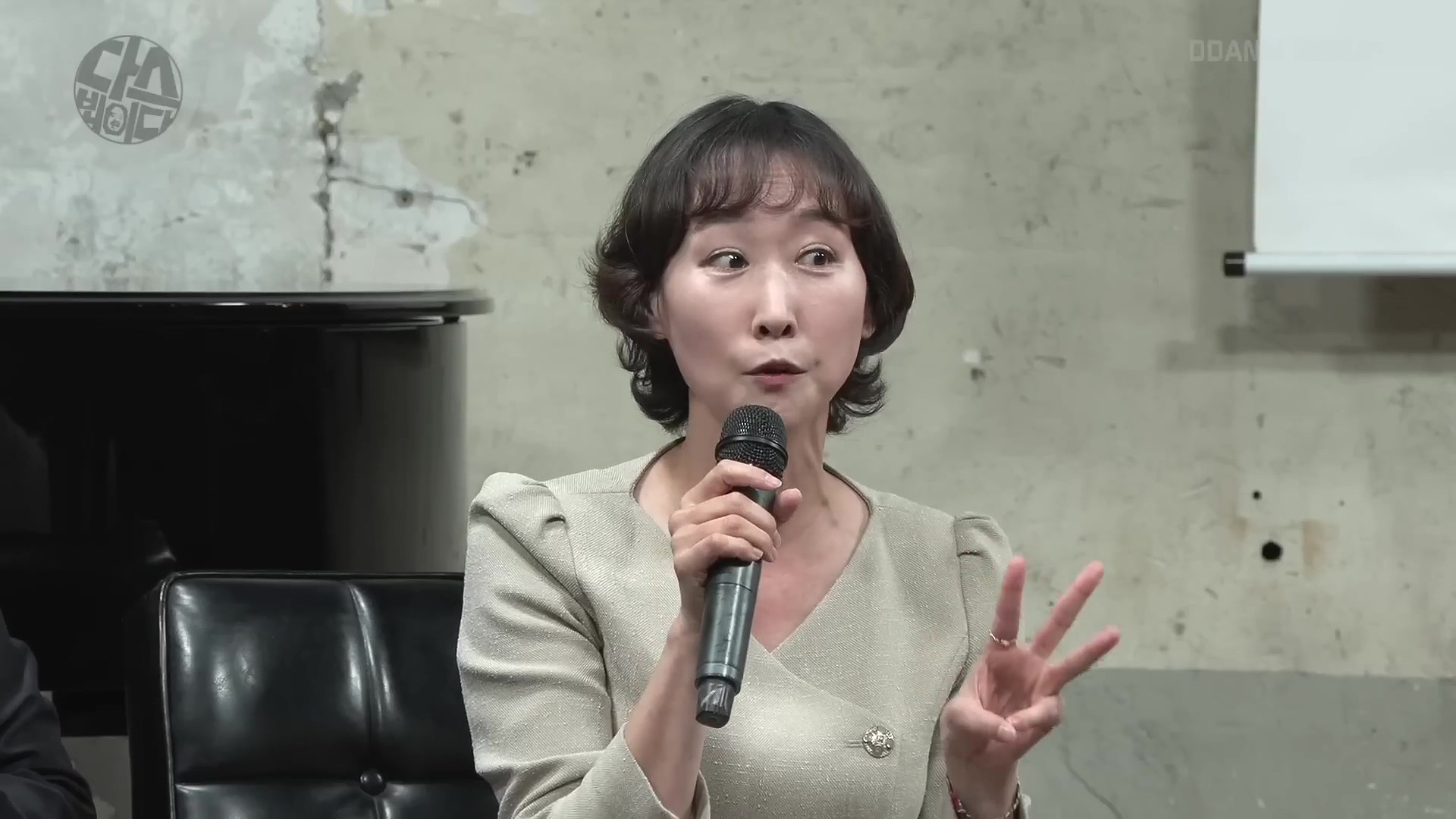 [김어준의 다스뵈이다] 372회 김건희가 수장고에 들어간 까닭, 트럼프 3선 가능한가, 보이스피싱 퇴치법.mp4_20251101_121012.729.jpg