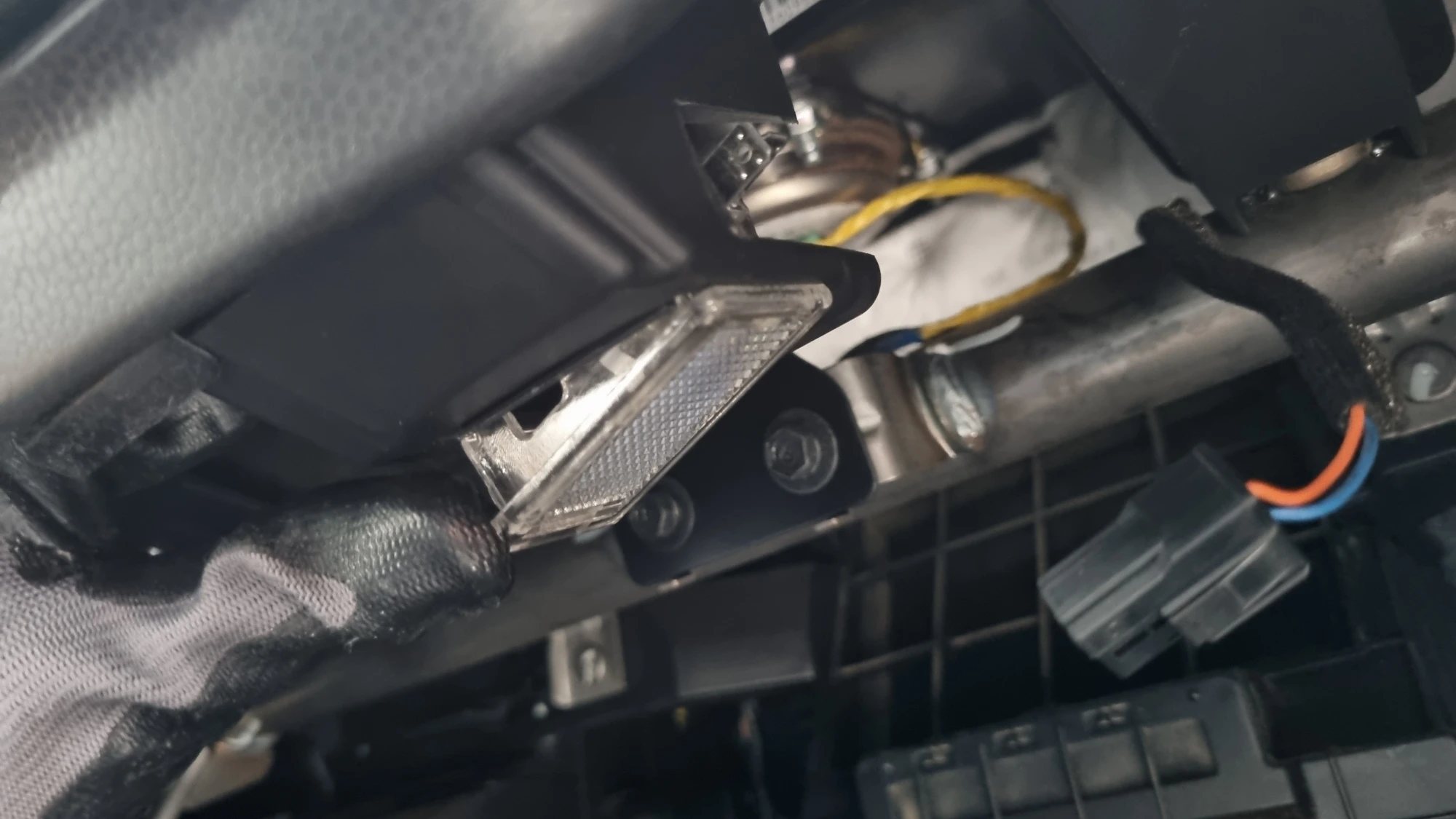 전등 빠지는 모습