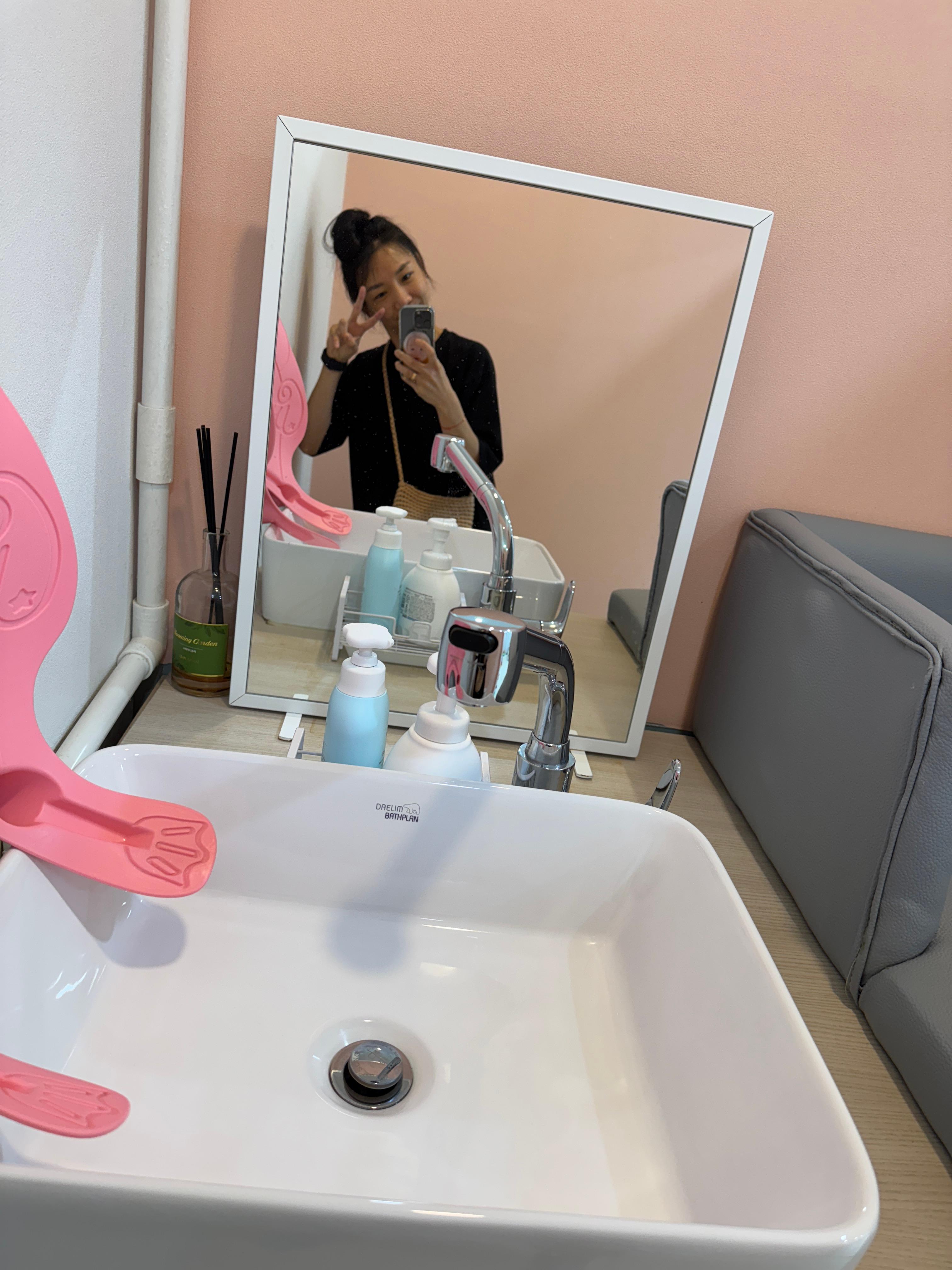 리틀베이비 기저귀갈이공간에서 셀카찍은 솔블리맘