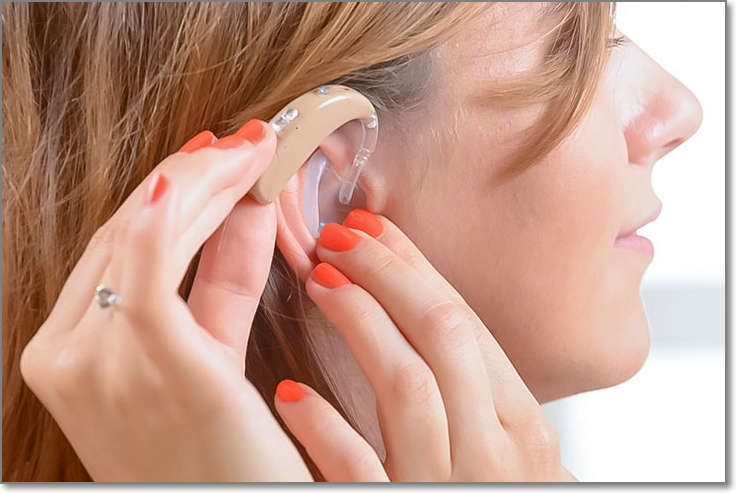 보청기-착용-모습-여자