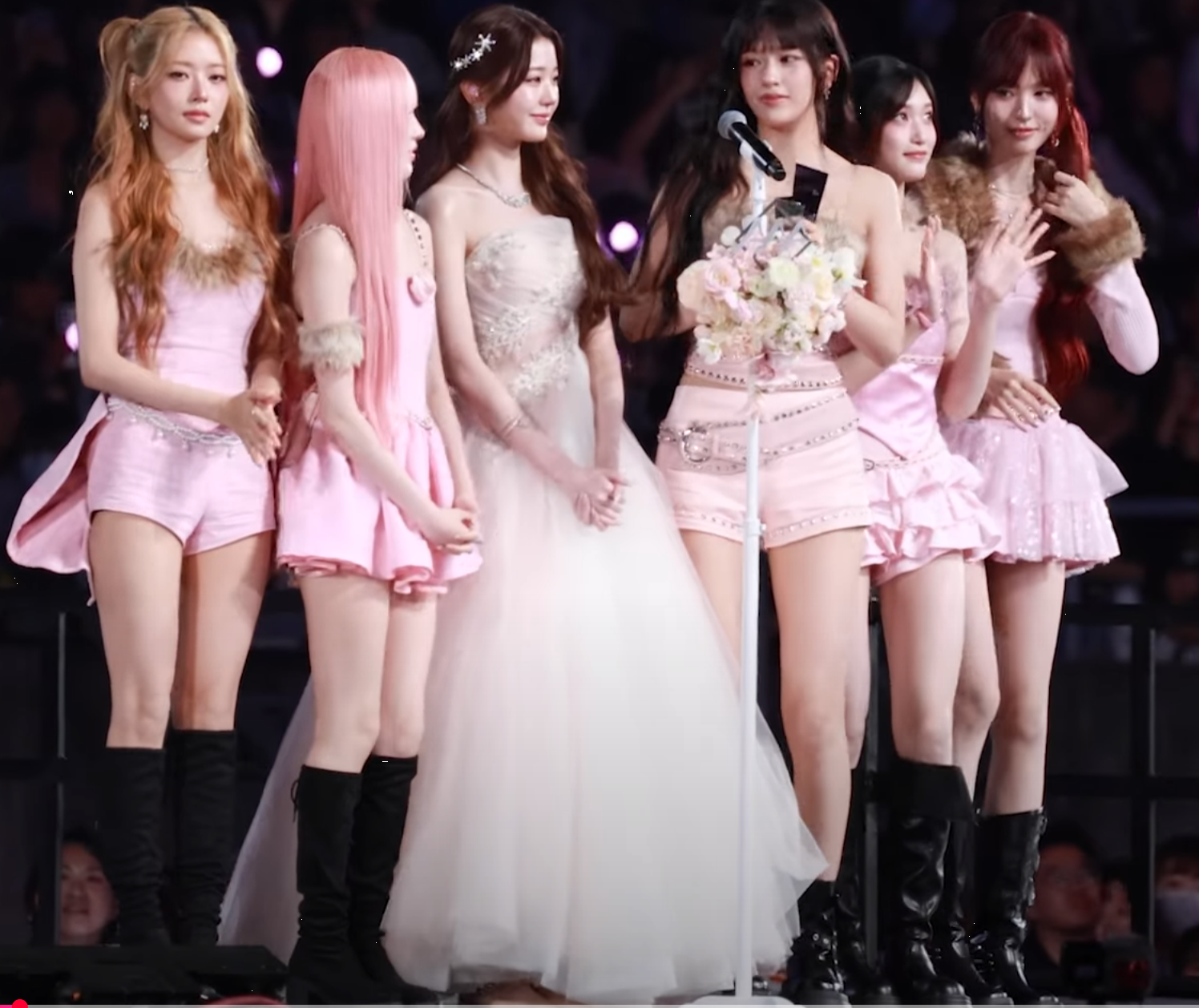 연말 모임에서 장원영 룩을 참고하고 싶다면