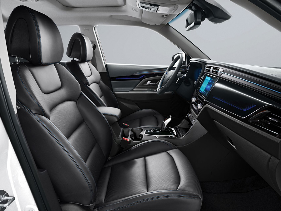 코란도 이모션 실내