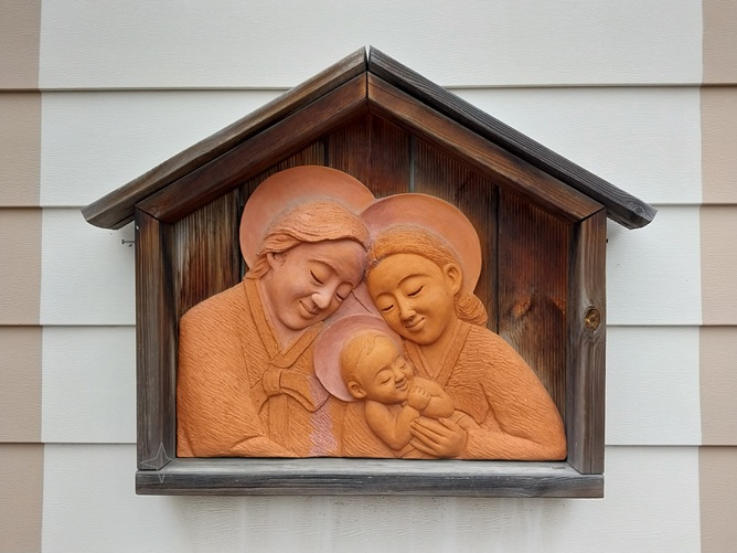 원주 관설동성당 성가정 부조 작품