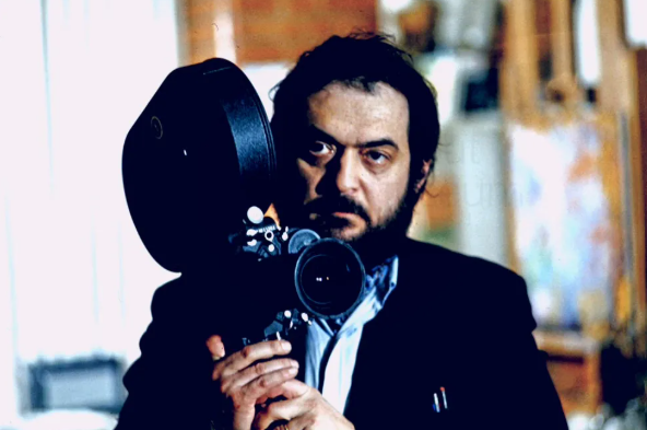 옛날 필름 카페라를 들고있는 스탠리 큐브릭감독사진