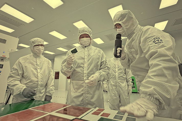 최태원, 'SK 미래사업' 반도체 소재&middot;바이오 美사업 현장 점검