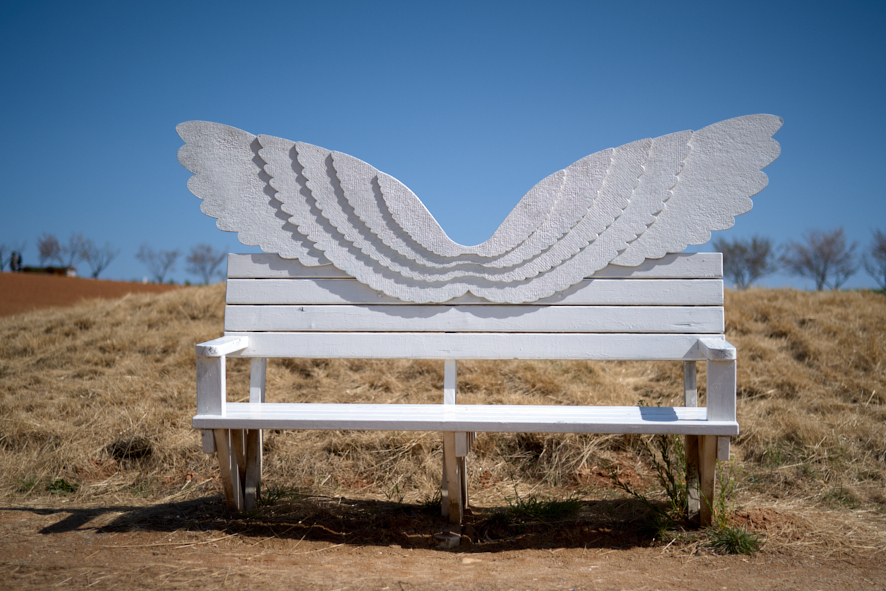 천사날개모양 벤치