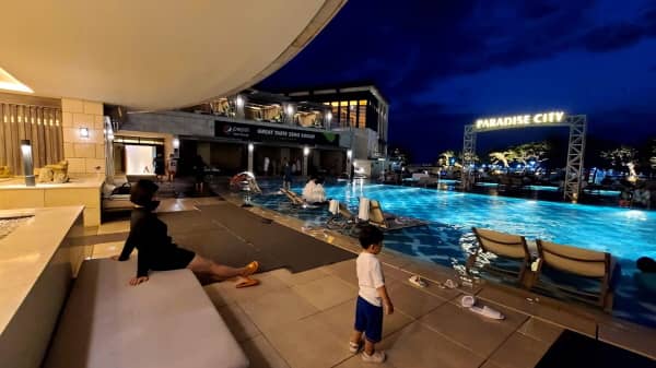 파라다이스시티 호텔 실외 수영장