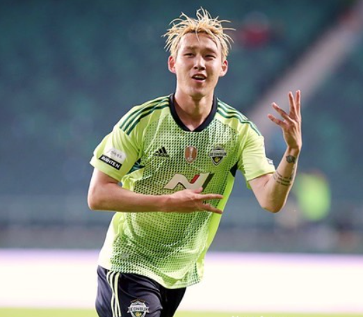 전북 현대 모터스 송민규 경기 모습│K리그 공격수 프로필