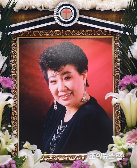 고(故) 현미(본명 김명선)가 1주기를 맞았다. 사진은 현미의 빈소가 서울 중앙대병원 장례식장에 차려져 있는 모습. [사진=사진공동취재단]