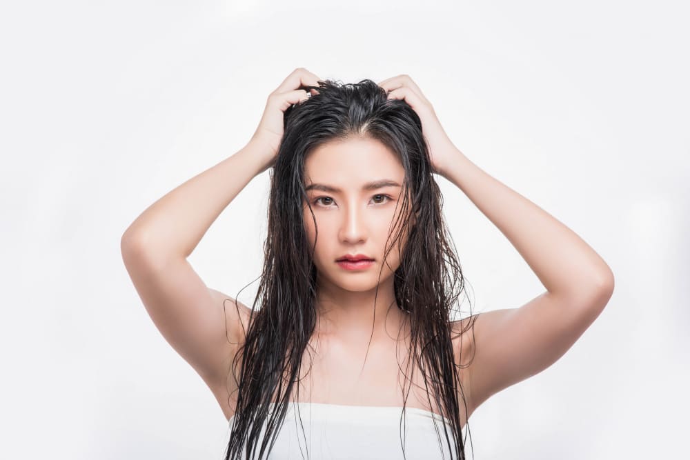 과도한 스트레스는 흰머리나 새치가 더욱 빨리 생긴다.