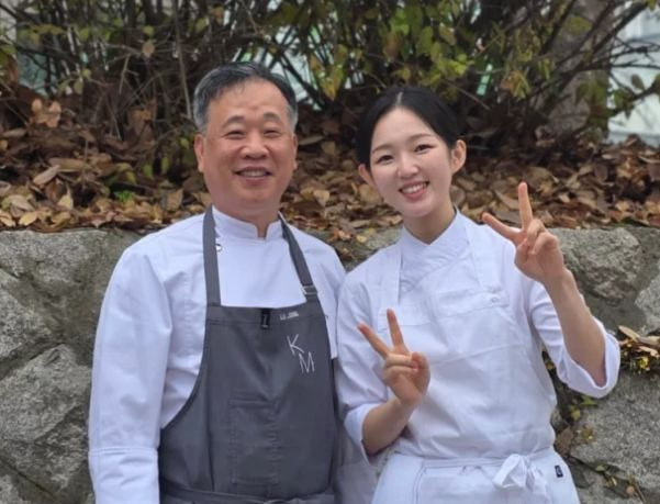 김시현 셰프, 아기맹수, 김시현 셰프 프로필, 김시현 셰프 화상, 흑백요리사2 김시현, 나 혼자 산다 김시현, 김시현 셰프 통영, 김시현 셰프 스승, 김시현 셰프 흉터, 옥탑방의 문제아들 김시현, 김시현 셰프 식당, 김시현 셰프 나이, 주방 화상 사고, 나물 유학, 통영 복국 꿀팁, 김시현 셰프 인스타, 스타 셰프, 요리사 화상, 흑백요리사 출연진, 김시현 셰프 레시피