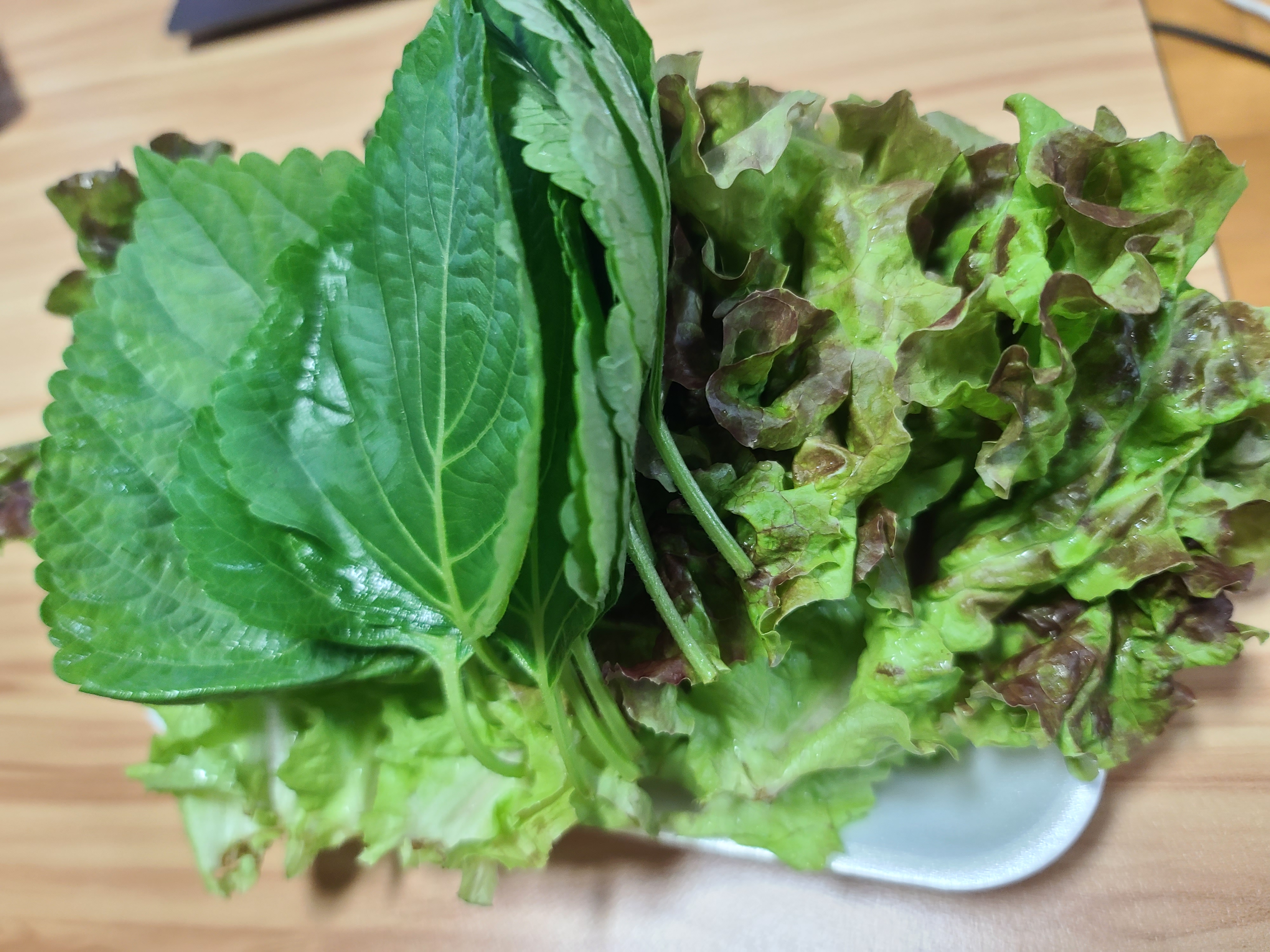 제육대가는 쌈채소도 어마어마해요