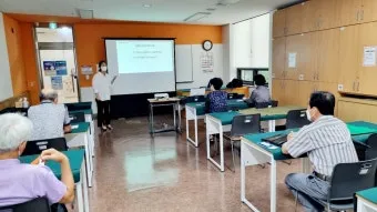 시니어 맞춤 수납 손이 닿는 높이 자주 쓰는 것 미끄럼 방지 안전 우선 정리_18