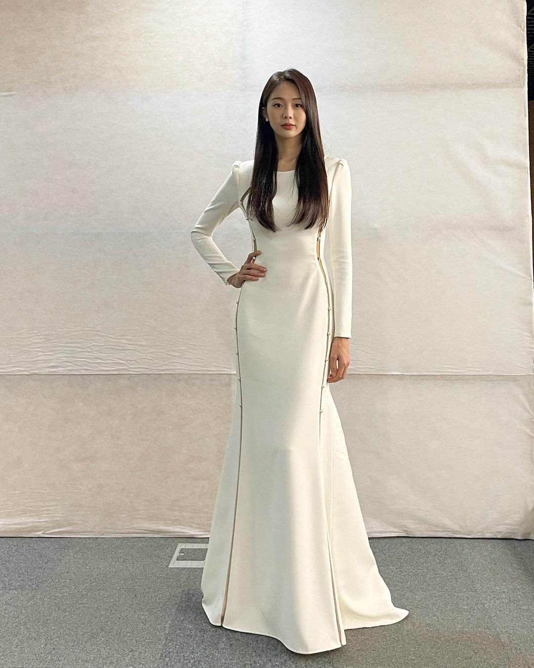 금새록의 화이트 드레스, 금새록 골반 봐~