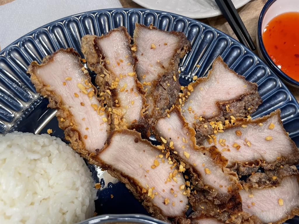 무텃커리에 튀긴 돼지고기