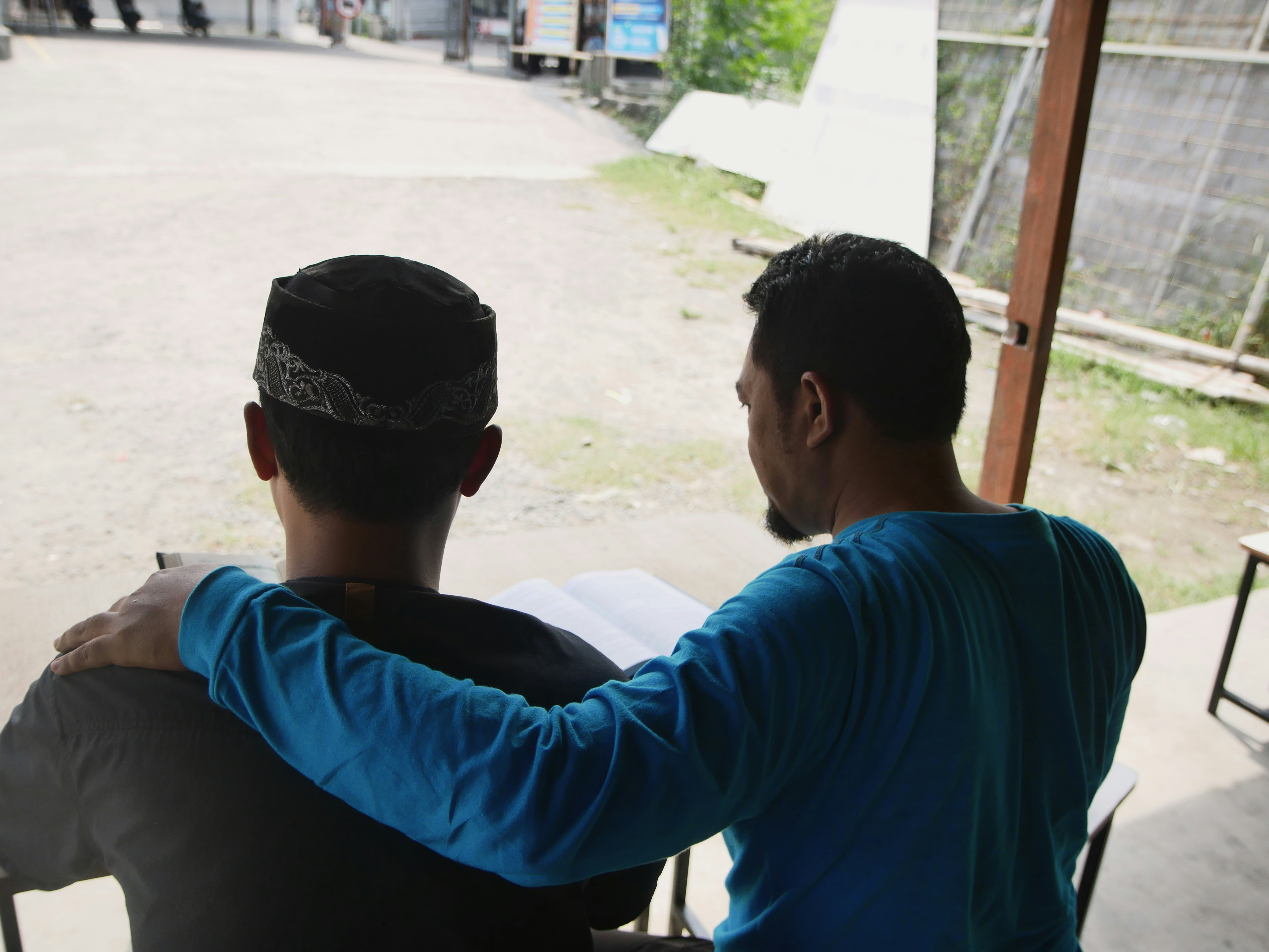 청년 특화 프로그램 알려주고 있는 사진