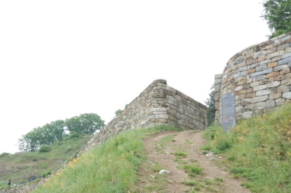 남아있는 독산선 성곽