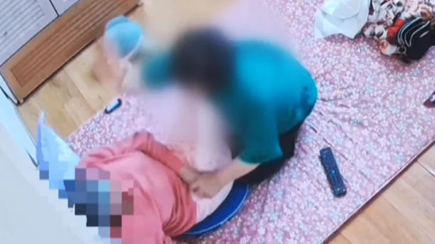 폭행 잠면 CCTV에 고스란히 잡혔다.