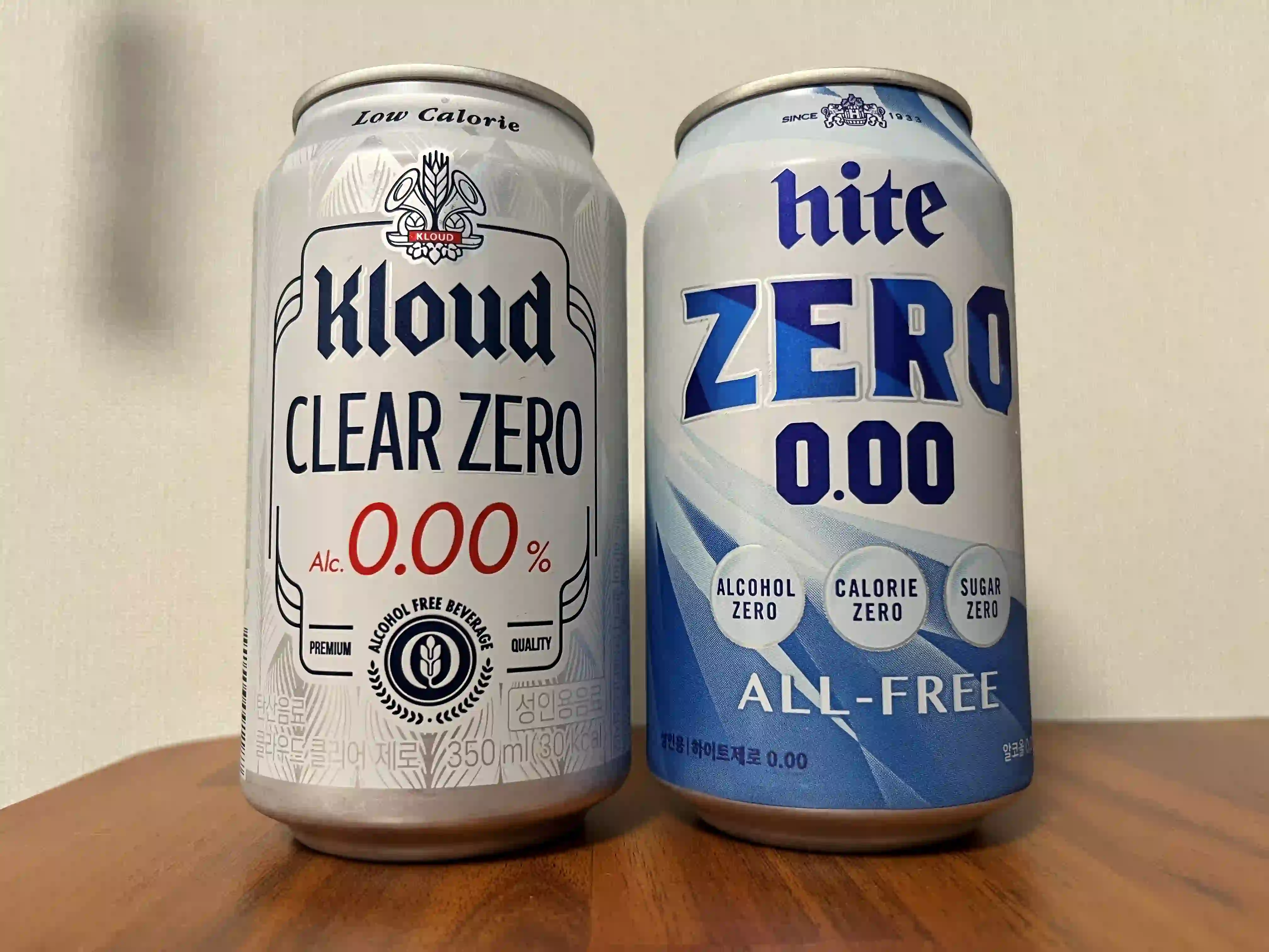 클라우드 클리어 제로와 하이트 제로 캔이 세워져 있습니다.
