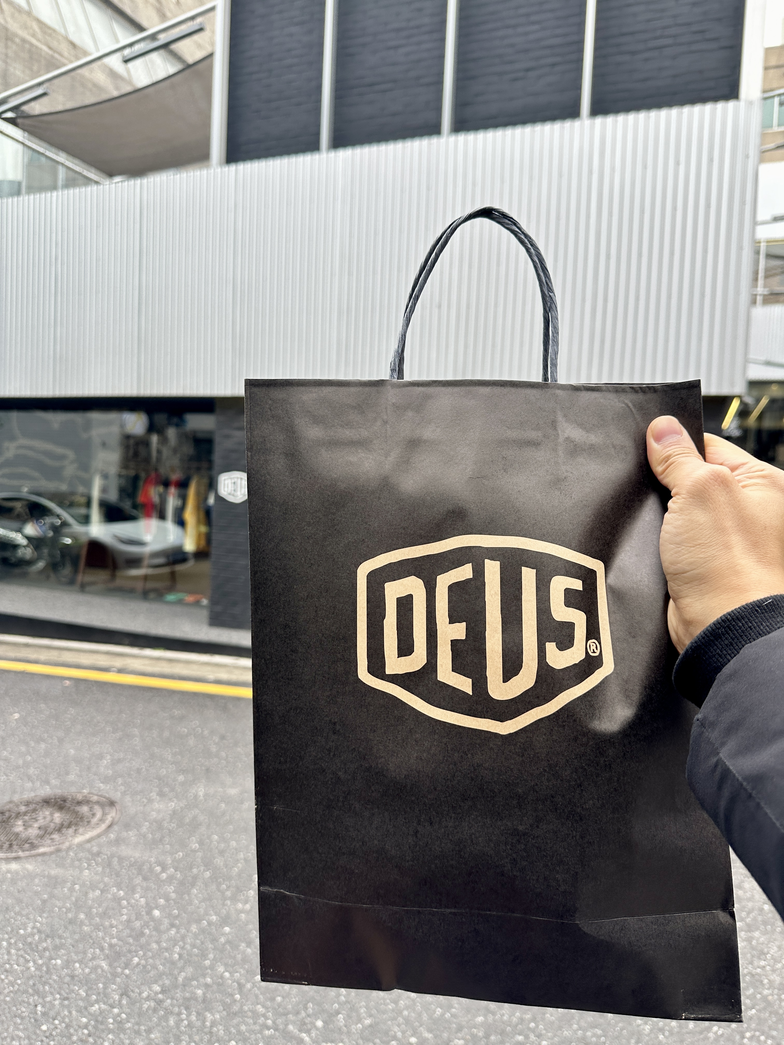 데우스 엑스 마키나 홍대점 구매 인증샷