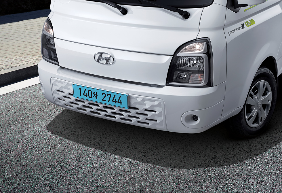 2024년 포터2 일렉트릭 외관 헤드라이트 사진