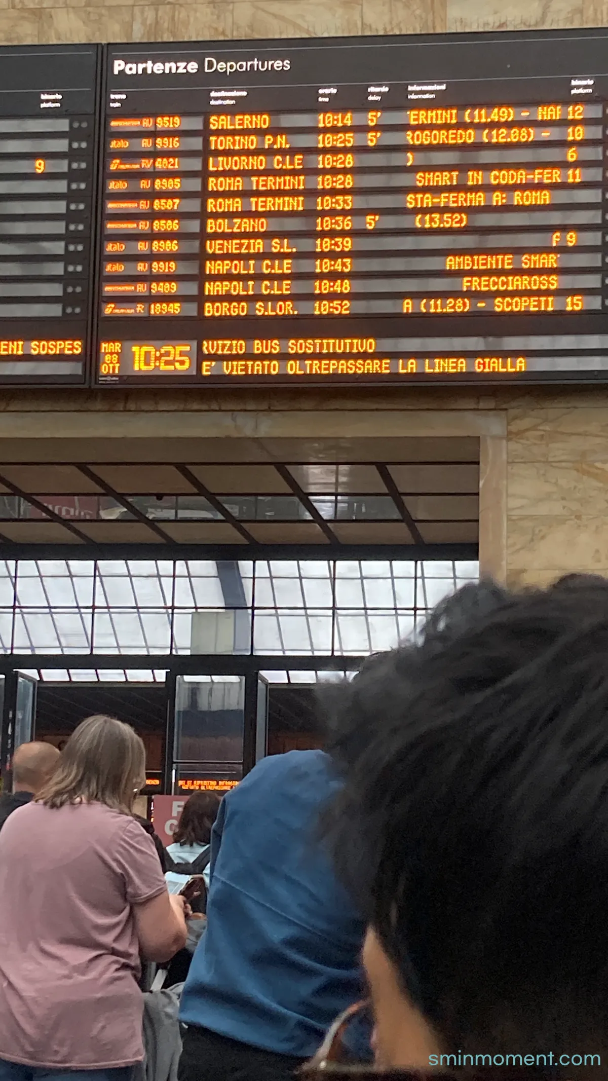 이탈리아-피렌체-아침-산타마리아노벨라역-전광판