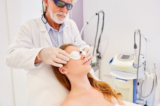 프락셀 레이저(Fraxel Laser)를 이용한 모공 관리: 효과와 주의사항