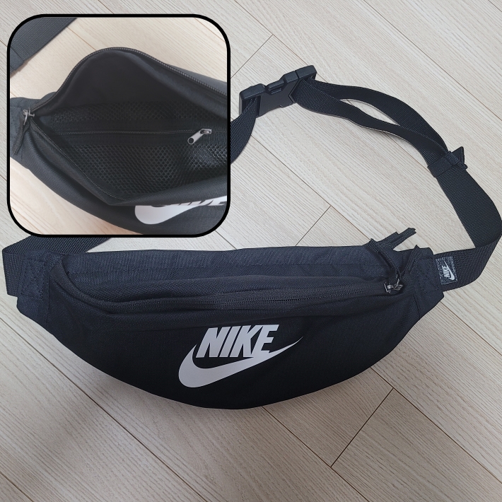 나이키 헤리티지 힙색 - 내부에 메쉬 주머니가 있다.