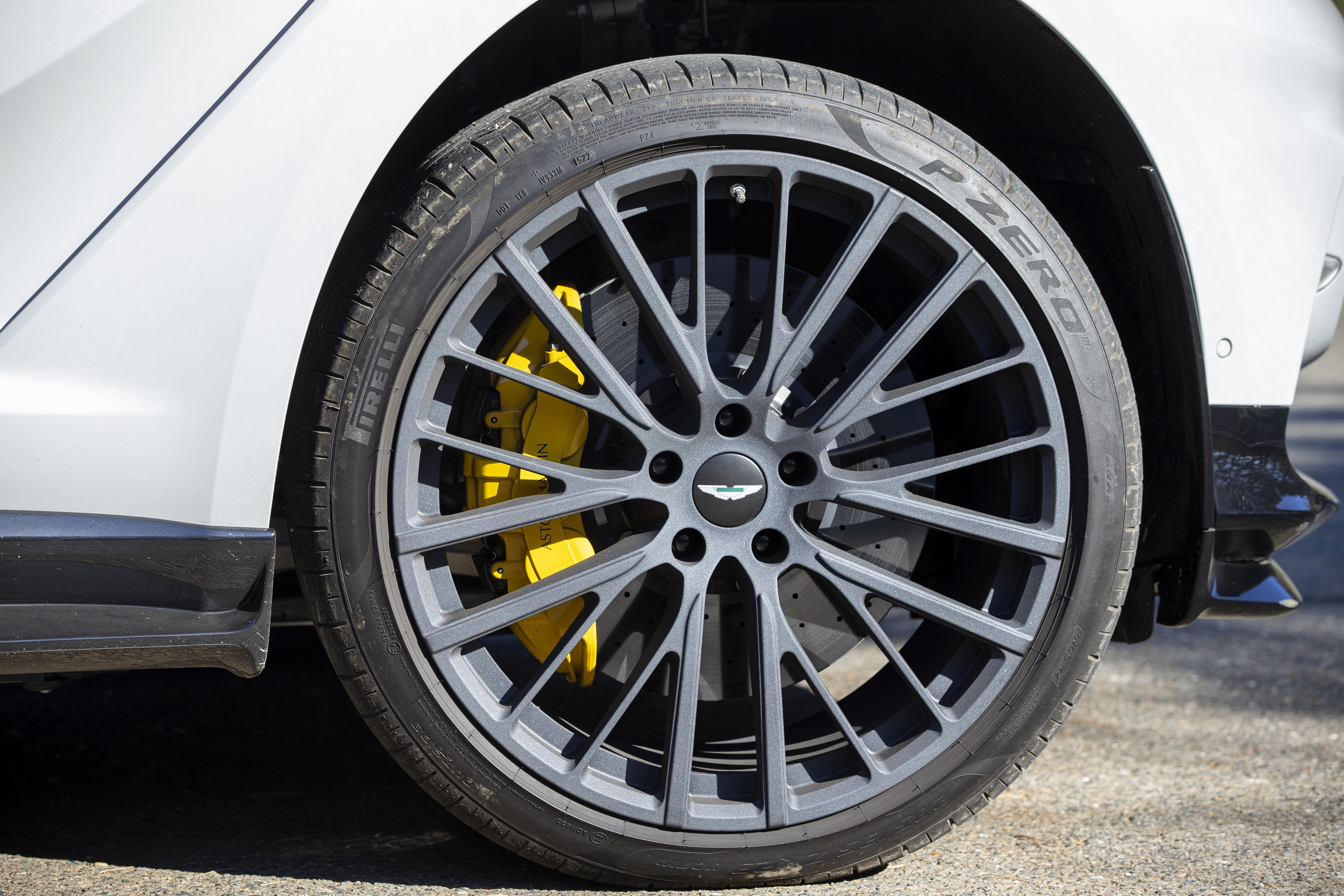 애스턴마틴 DBX 707