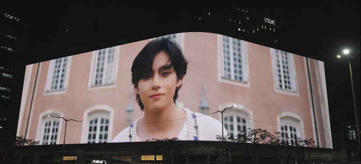 29일 오후 2시 신세계스퀘어에서 방탄소년단 뷔와 박효신의 디지털 싱글 뮤직비디오가 공개된다.