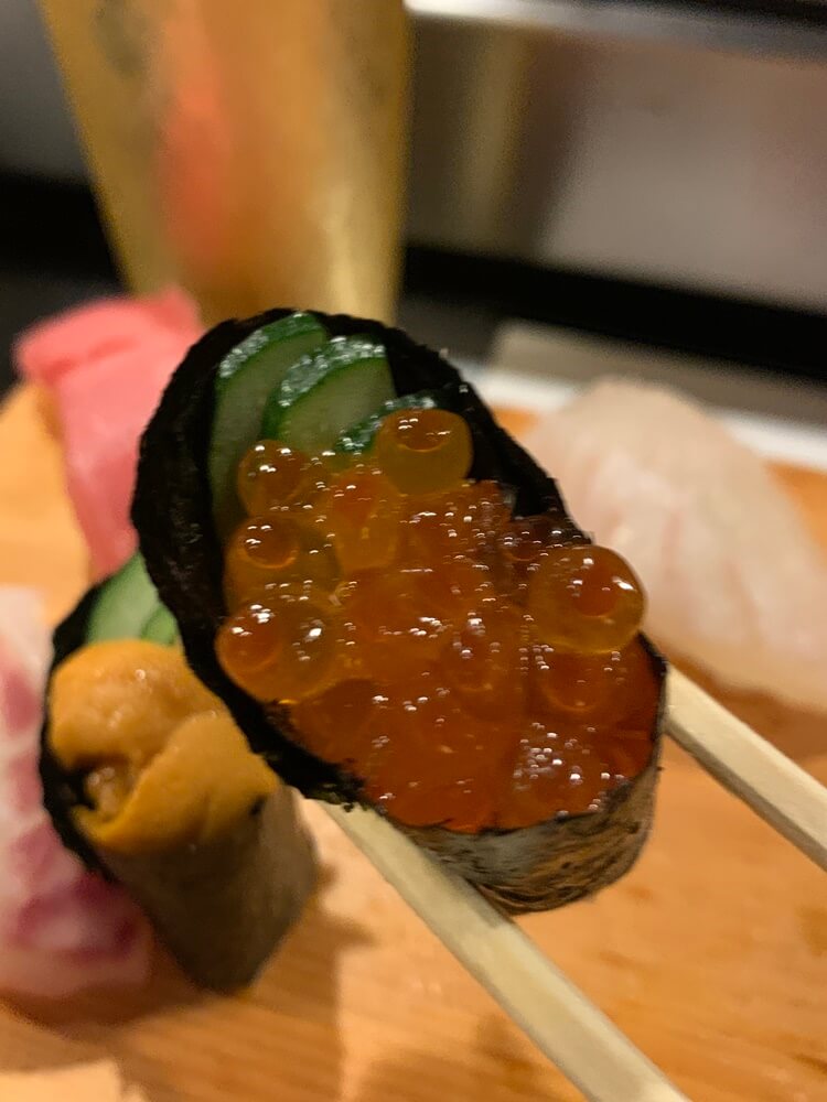 연어 알 초밥